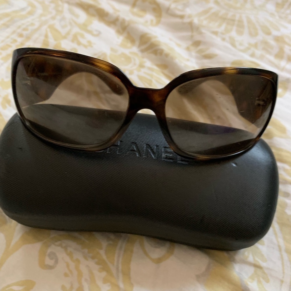 CHANEL sunglasses